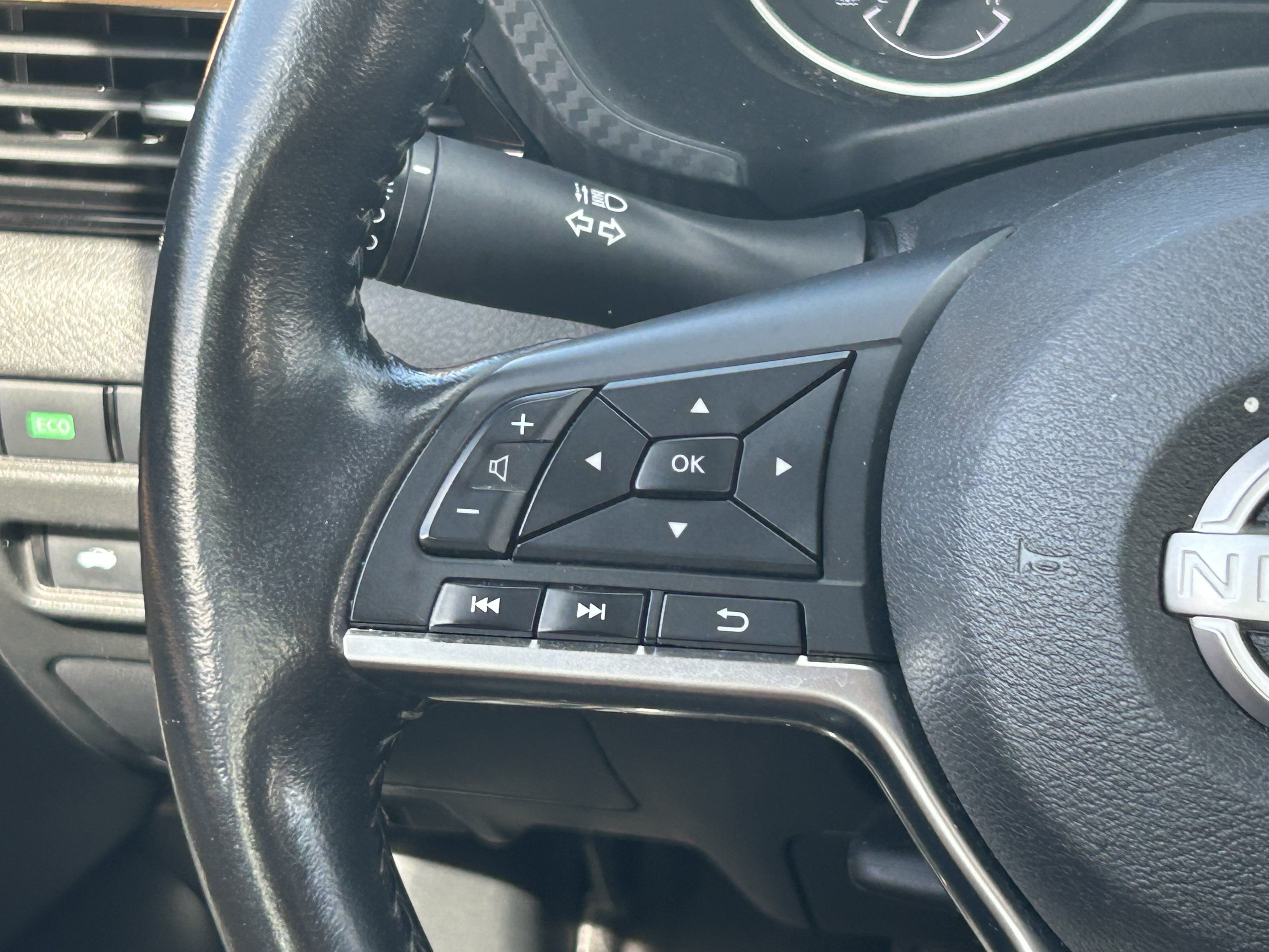 Used 2025 Nissan Sentra SV w/ SV Premium Package FWD image 23