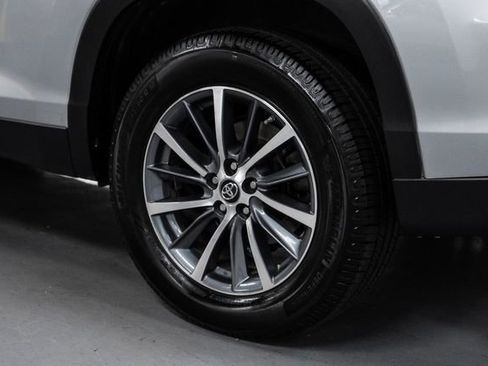 Used 2019 Toyota Highlander XLE image 41