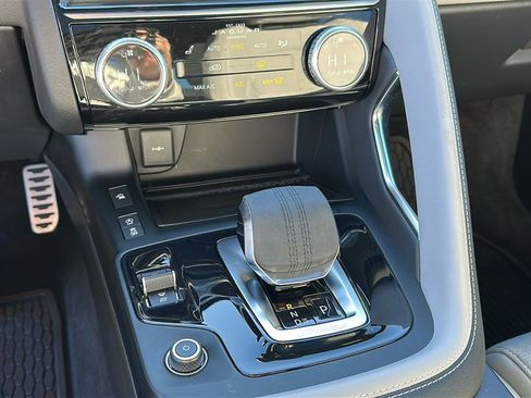 Certified 2024 Jaguar E-PACE R-Dynamic SE image 17