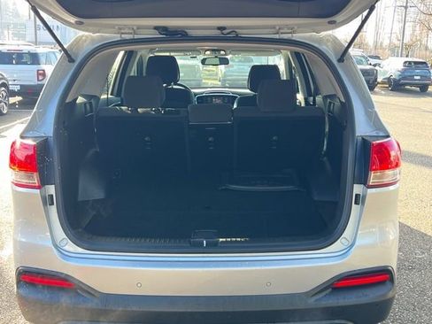 Used 2016 Kia Sorento LX w/ LX Convenience Package image 8