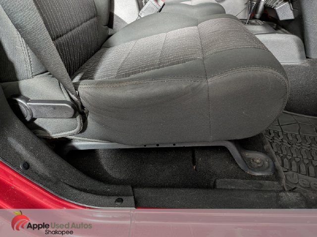 Used 2011 Jeep Wrangler Unlimited Sahara AWD/4WD image 33