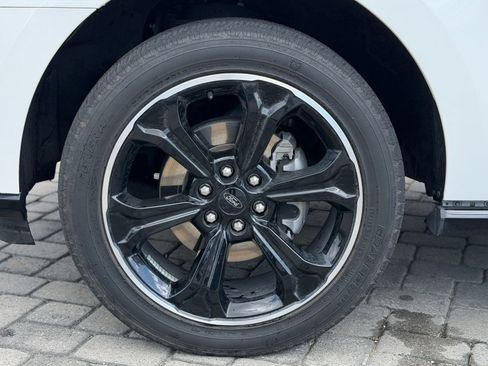 Used 2023 Ford Expedition Limited image 13