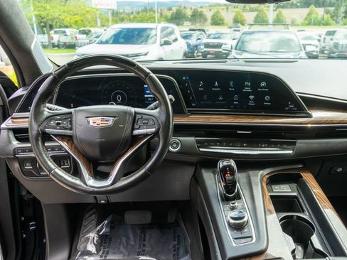 Used 2024 Cadillac Escalade ESV Premium Luxury Platinum AWD/4WD image 18
