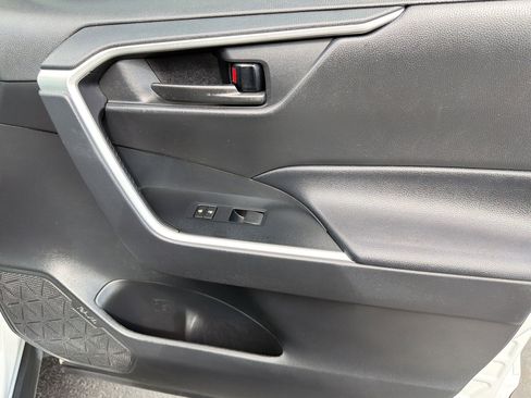 Certified 2021 Toyota RAV4 LE image 32