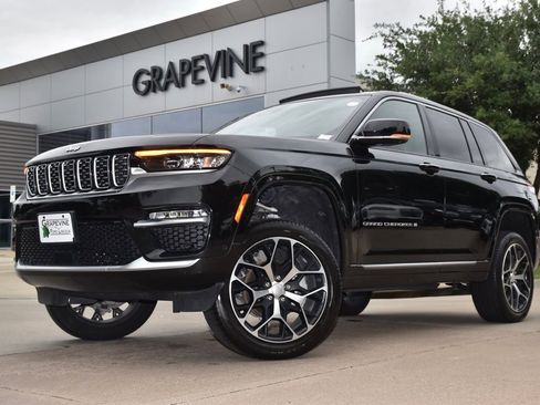 Used 2023 Jeep Grand Cherokee Summit AWD/4WD image 2