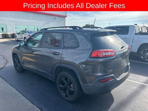 Used 2018 Jeep Cherokee Latitude w/ Altitude Package FWD image 7
