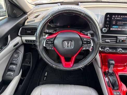 Used 2018 Honda Accord Touring image 14
