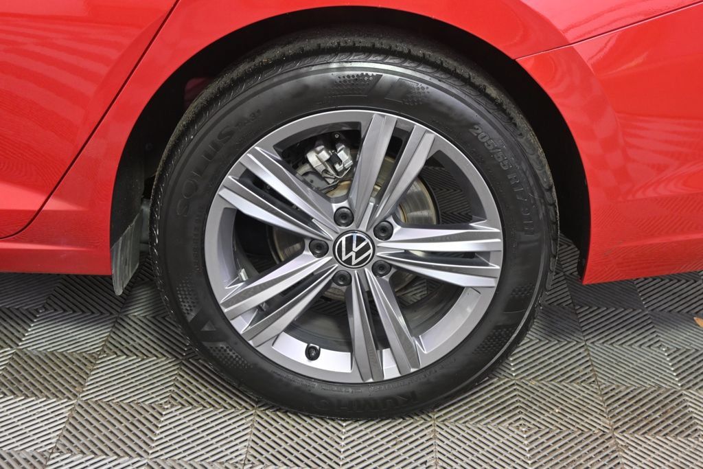 Used 2023 Volkswagen Jetta SE w/ Panoramic Sunroof Package FWD image 20