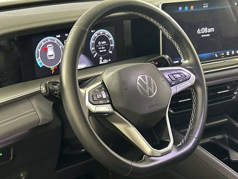 Used 2026 Volkswagen Tiguan SE AWD/4WD image 14