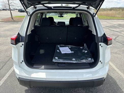 Used 2025 Nissan Rogue S AWD/4WD image 32