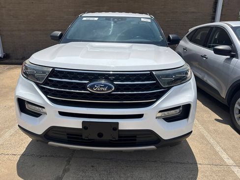Used 2020 Ford Explorer XLT w/ Equipment Group 202A RWD image 2