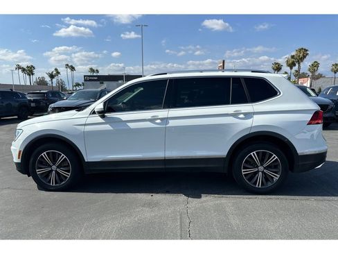 Used 2018 Volkswagen Tiguan SEL AWD/4WD image 2