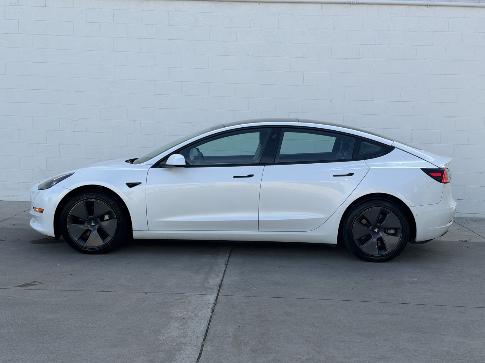 Used 2022 Tesla Model 3 Long Range AWD/4WD image 8