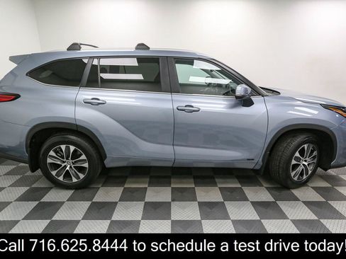 Used 2023 Toyota Highlander XLE AWD/4WD image 7