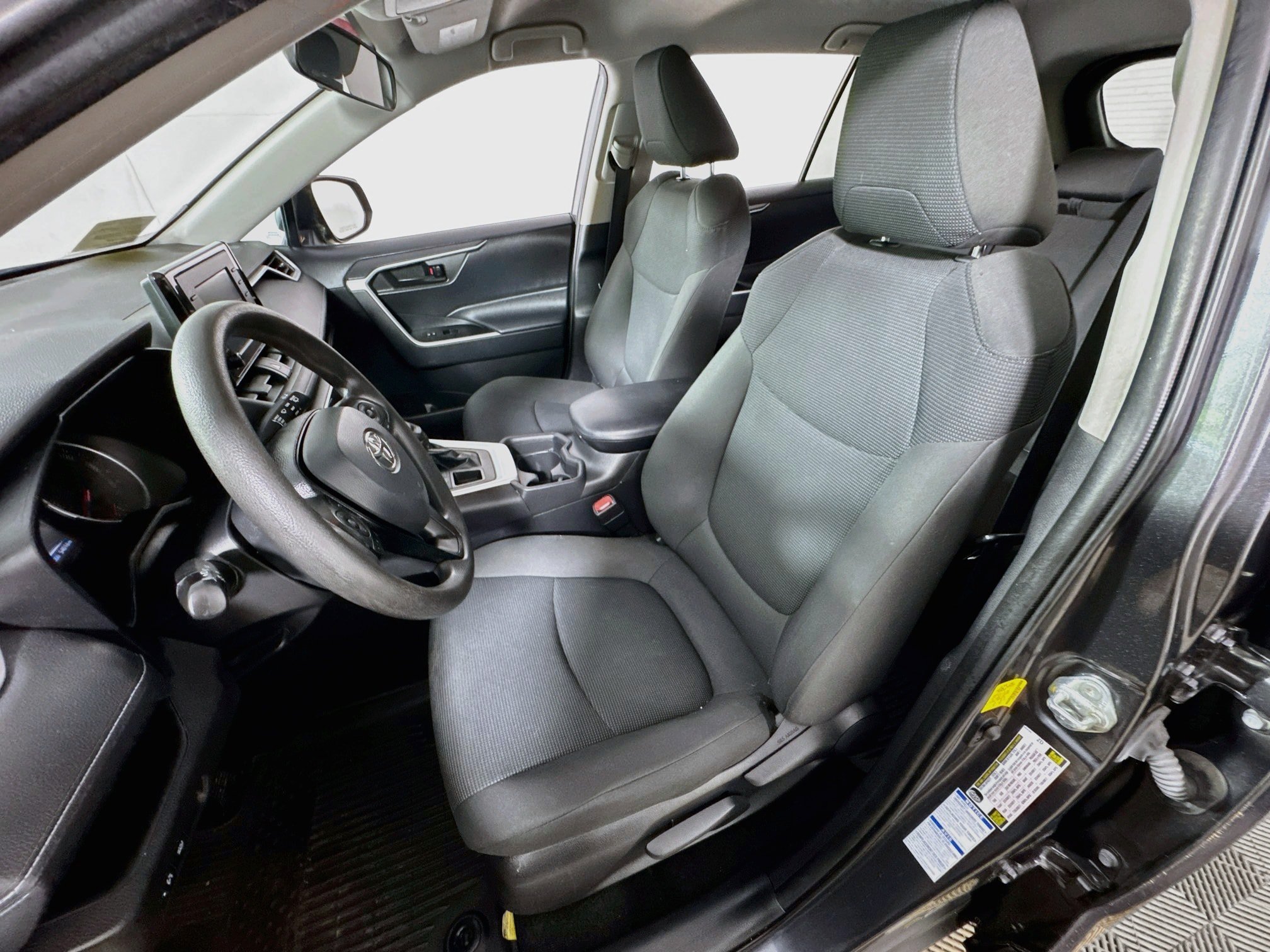 Used 2021 Toyota RAV4 LE AWD/4WD image 11