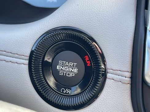 Used 2024 Jeep Compass Limited image 35