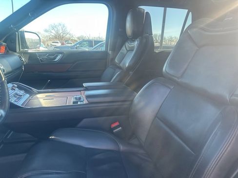 Used 2024 Lincoln Navigator Reserve image 9