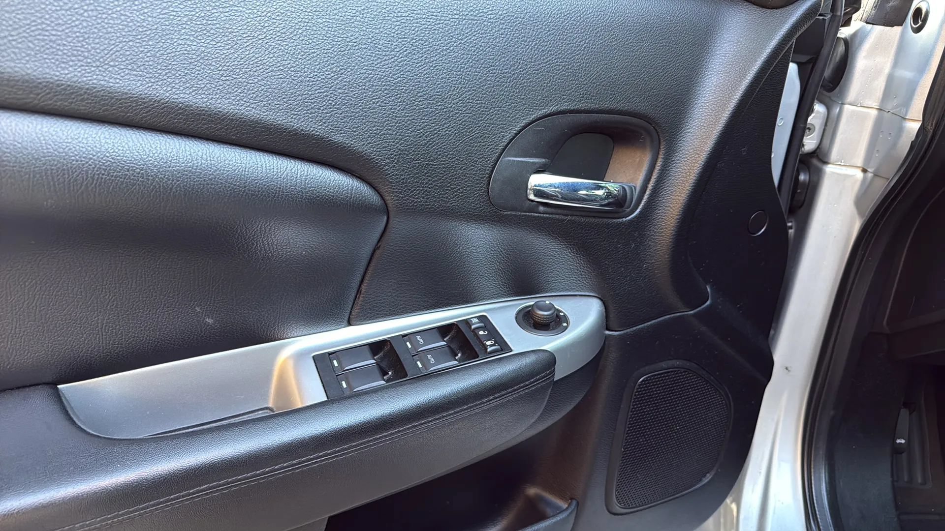 Used 2012 Chrysler 200 Touring FWD image 14