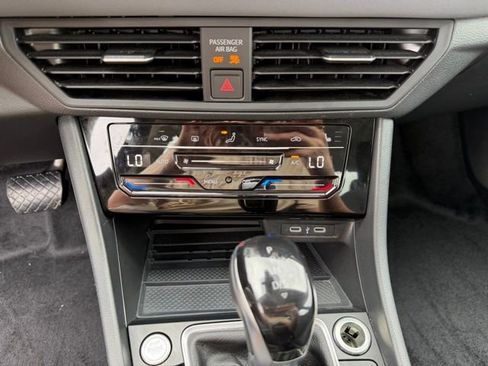 Used 2025 Volkswagen Jetta SE image 17