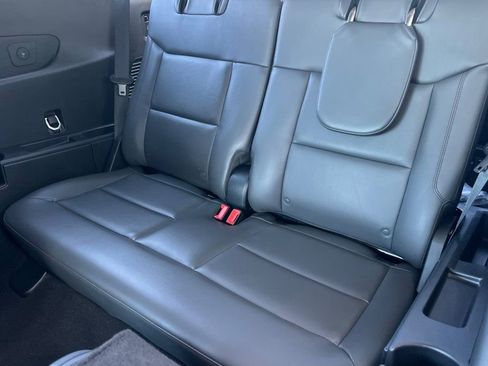 Used 2025 Ford Explorer Active AWD/4WD image 12