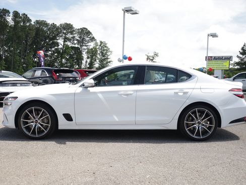 Used 2024 Genesis G70 2.5T RWD image 2