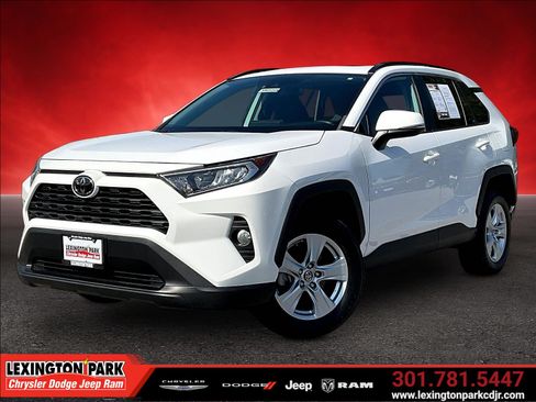 Used 2019 Toyota RAV4 XLE AWD/4WD image 3