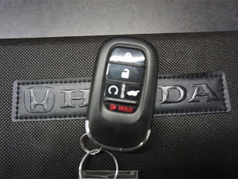 Used 2025 Honda Pilot Touring image 23