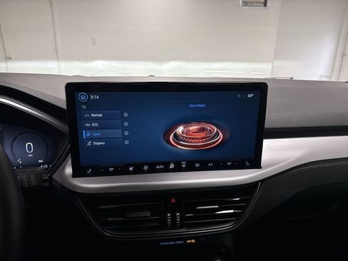 Used 2025 Ford Escape Platinum image 41