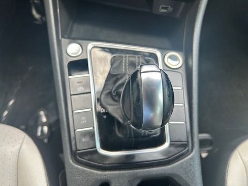 Used 2019 Volkswagen Jetta R-Line FWD image 22
