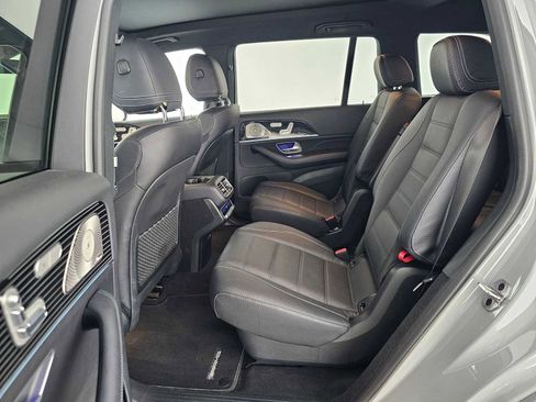Used 2024 Mercedes-Benz GLS 450 4MATIC image 17