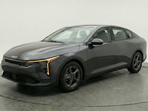 Used 2025 Kia K4 FWD image 3