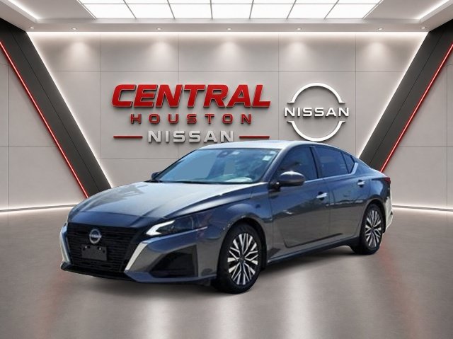 Used 2024 Nissan Altima 2.5 SV w/ SV Premium Package FWD image 3