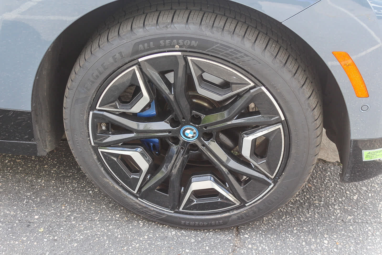 Used 2024 BMW iX xDrive50 w/ Sport Package AWD/4WD image 9
