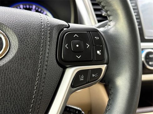 Used 2019 Toyota Highlander XLE image 28