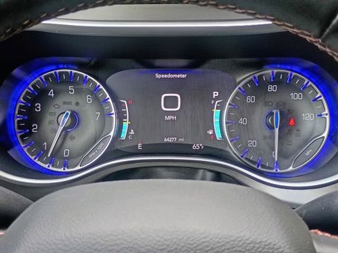 Used 2020 Chrysler Pacifica Touring-L Plus w/ Tire & Wheel Group image 34