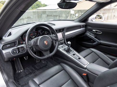 Used 2013 Porsche 911 Carrera RWD image 4
