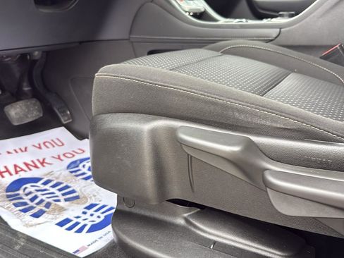 Used 2023 GMC Acadia SLE image 11