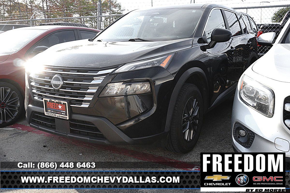 Used 2024 Nissan Rogue S AWD/4WD image 4
