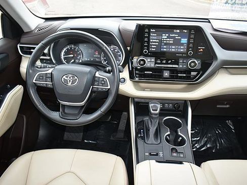 Used 2022 Toyota Highlander XLE image 33