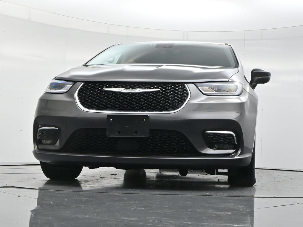 Used 2023 Chrysler Pacifica Touring-L FWD image 41