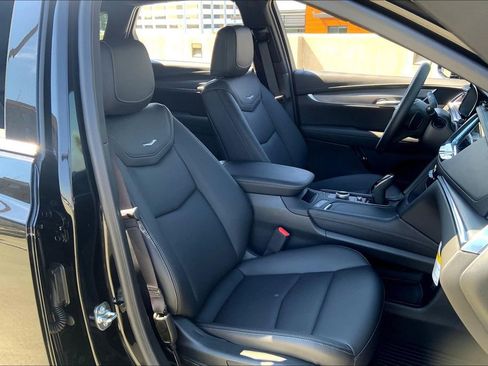 New 2025 Cadillac XT5 Luxury image 34