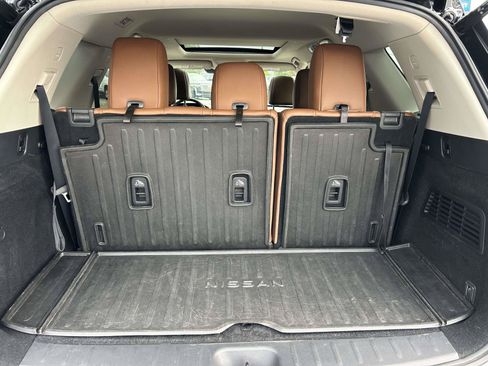 Used 2022 Nissan Pathfinder Platinum w/ Cargo Package AWD/4WD image 12