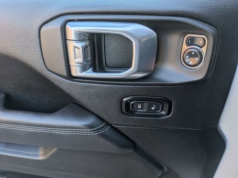 Used 2022 Jeep Wrangler Unlimited Sahara w/ Cold Weather Group image 15