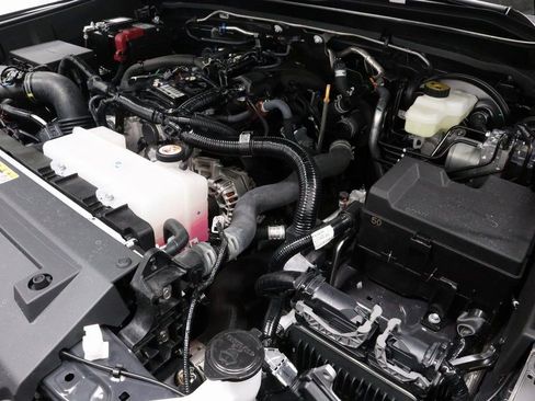 Used 2025 Toyota Tacoma SR5 image 33