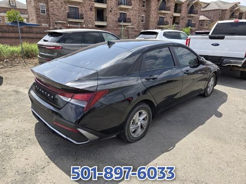 Used 2026 Hyundai Elantra SE FWD image 4