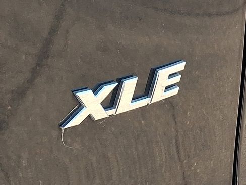 Used 2019 Toyota RAV4 XLE w/ Carpet Mat Package FWD image 33