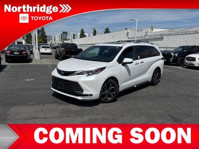 Used 2025 Toyota Sienna Platinum