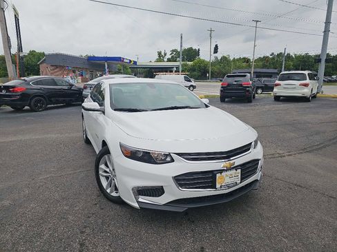 Used 2017 Chevrolet Malibu LT image 3