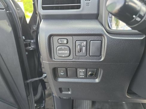 Used 2019 Toyota 4Runner TRD Off-Road Premium AWD/4WD image 28