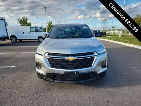 Used 2023 Chevrolet Traverse LS image 3